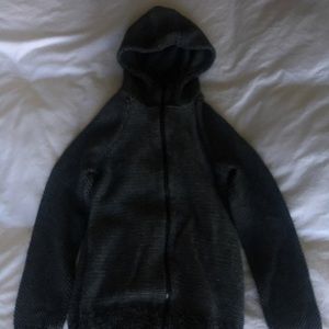 Ivivva black sweater 12 - zipper and back detail